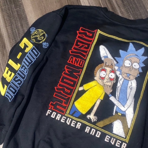 Rick & Morty Black Graphic Sweatshirt men’s - Picture 6 of 11